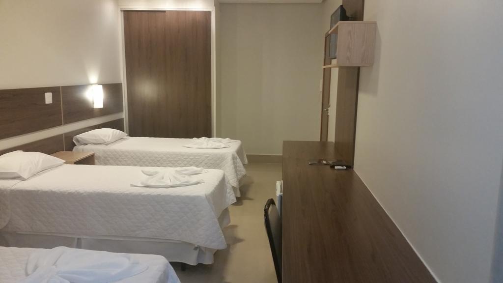 Kamur Plaza Hotel Goianesia Room photo