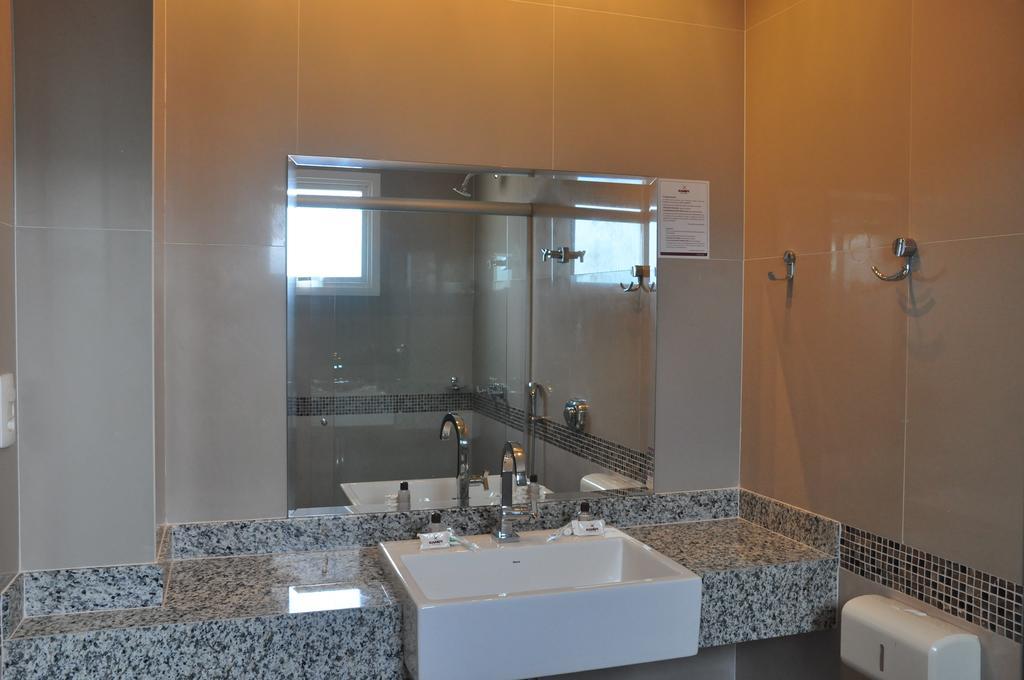Kamur Plaza Hotel Goianesia Exterior photo