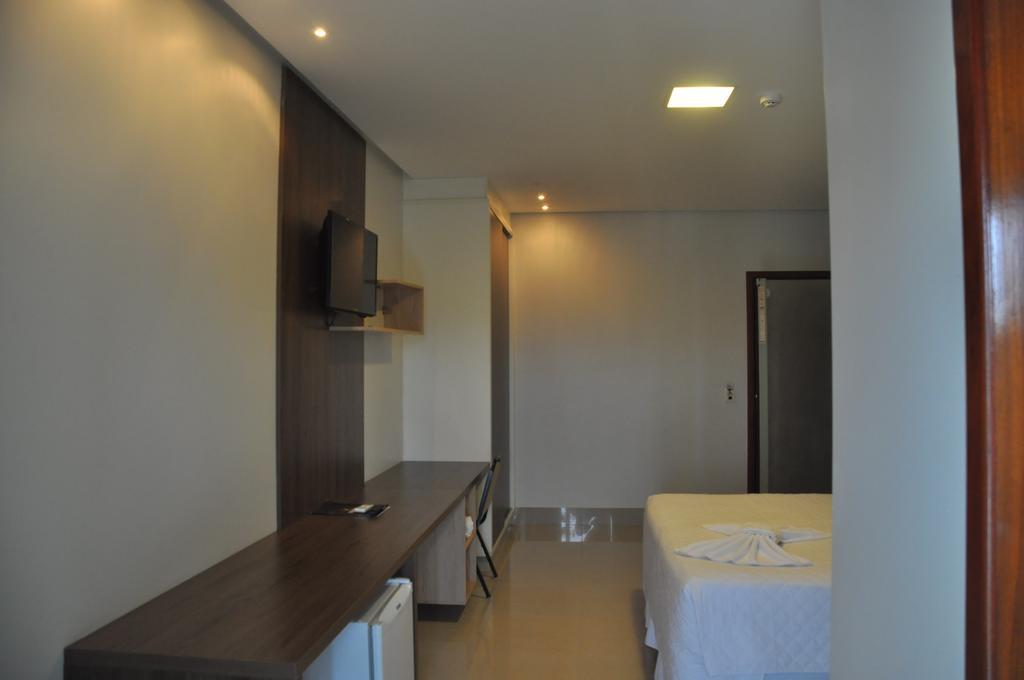 Kamur Plaza Hotel Goianesia Exterior photo